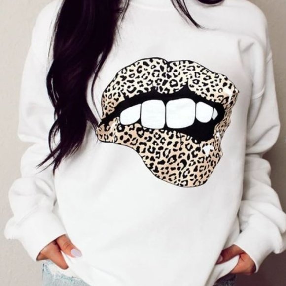 NWT Serenity Pullover White Leopard Lips Print - Picture 2 of 5